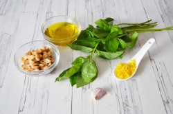 Мятно-базиликовый соус к мясу - шаг 1