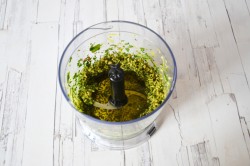 Мятно-базиликовый соус к мясу - шаг 3