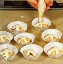 Дрожжевые булочки с вишней - шаг 2