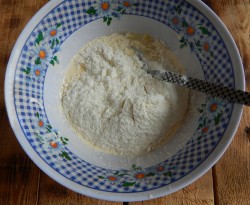 Песочное тесто для печенья на маргарине - шаг 3