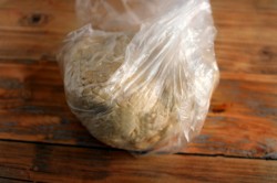 Песочное тесто для печенья на маргарине - шаг 5