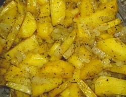 Пирожки из готового слоеного теста в духовке - шаг 3