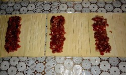 Пирожки из готового слоеного теста в духовке - шаг 4