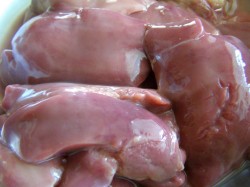 Шашлык из куриной печени на мангале - шаг 1