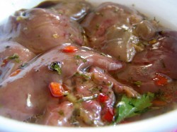 Шашлык из куриной печени на мангале - шаг 3