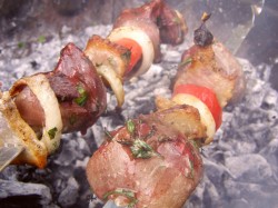 Шашлык из куриной печени на мангале - шаг 9