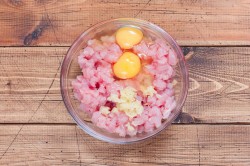 Рубленные котлеты из индейки - шаг 3