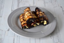 Рулетики из баклажанов с сыром и чесноком - шаг 12