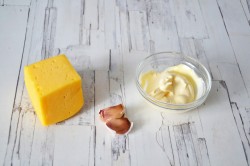 Рулетики из баклажанов с сыром и чесноком - шаг 6