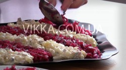 Салат из свеклы и селедки Рождество - шаг 11