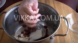 Салат из свеклы и селедки Рождество - шаг 8