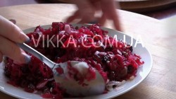 Салат из свеклы и селедки Рождество - шаг 10