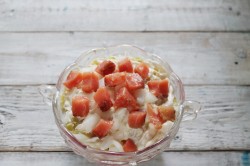 Простой салат с горбушей картофелем огурцом и майонезом - шаг 10 Простой салат с горбушей картофелем огурцом и майонезом - шаг 10