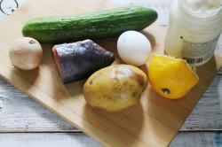 Простой салат с горбушей картофелем огурцом и майонезом - шаг 1 Простой салат с горбушей картофелем огурцом и майонезом - шаг 1