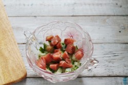 Простой салат с горбушей картофелем огурцом и майонезом - шаг 6 Простой салат с горбушей картофелем огурцом и майонезом - шаг 6