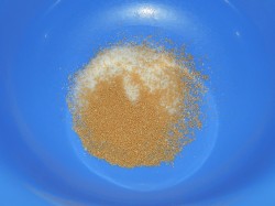 Сдобное дрожжевое тесто для булочек - шаг 2