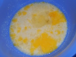 Сдобное дрожжевое тесто для булочек - шаг 4