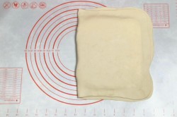 Слоеное бездрожжевое тесто в домашних условиях и 15 похожих рецептов: видео, фото, калорийность, отзывы - шаг 9 Слоеное бездрожжевое тесто в домашних условиях и 15 похожих рецептов: видео, фото, калорийность, отзывы - шаг 9