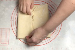 Слоеное бездрожжевое тесто в домашних условиях и 15 похожих рецептов: видео, фото, калорийность, отзывы - шаг 12 Слоеное бездрожжевое тесто в домашних условиях и 15 похожих рецептов: видео, фото, калорийность, отзывы - шаг 12