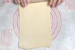 Слоеное бездрожжевое тесто в домашних условиях и 15 похожих рецептов: видео, фото, калорийность, отзывы - шаг 11 Слоеное бездрожжевое тесто в домашних условиях и 15 похожих рецептов: видео, фото, калорийность, отзывы - шаг 11