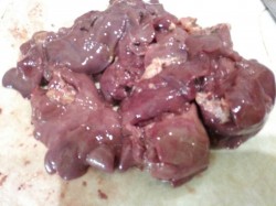 Суп с куриной печенью - шаг 1 Суп с куриной печенью - шаг 1