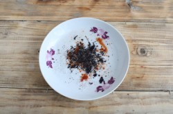 Сухарики на сковороде из хлеба - шаг 3