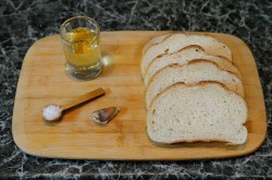 Сухарики в микроволновке из хлеба - шаг 1