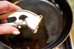 Сухарики в микроволновке из хлеба - шаг 5