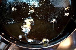 Сухарики в микроволновке из хлеба - шаг 6