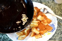 Сухарики в микроволновке из хлеба - шаг 7