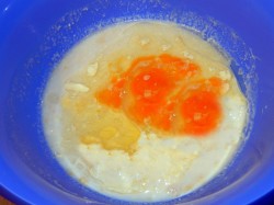 Тесто на булочки дрожжевое на молоке - шаг 3 Тесто на булочки дрожжевое на молоке - шаг 3