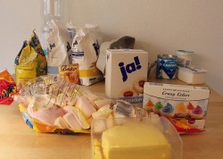 Торт Подарок шоколадный бисквит из мастики - шаг 1