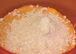 Торт Подарок шоколадный бисквит из мастики - шаг 15