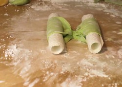 Торт Подарок шоколадный бисквит из мастики - шаг 19