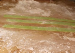 Торт Подарок шоколадный бисквит из мастики - шаг 22