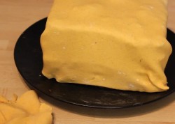 Торт Подарок шоколадный бисквит из мастики - шаг 24