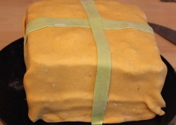 Торт Подарок шоколадный бисквит из мастики - шаг 25