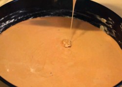 Торт Подарок шоколадный бисквит из мастики - шаг 6