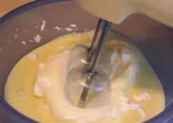 Торт Подарок шоколадный бисквит из мастики - шаг 8