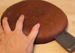 Торт Подарок шоколадный бисквит из мастики - шаг 10