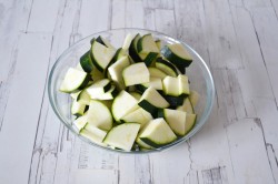 Тушеные кабачки с овощами и картошкой - шаг 2