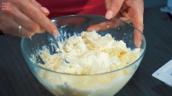 Творожные сырки покрытые шоколадной глазурью - шаг 12