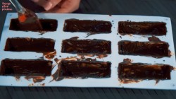 Творожные сырки покрытые шоколадной глазурью - шаг 13