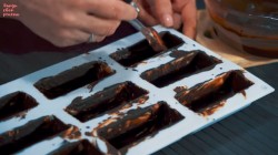 Творожные сырки покрытые шоколадной глазурью - шаг 14