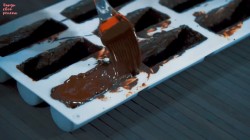 Творожные сырки покрытые шоколадной глазурью - шаг 18