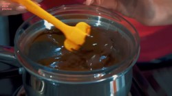 Творожные сырки покрытые шоколадной глазурью - шаг 4