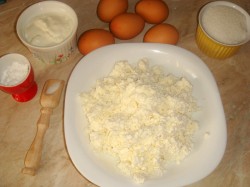 Творожный пудинг в мультиварке - шаг 1