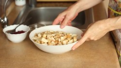 Десерт Яблочный крамбл - шаг 3