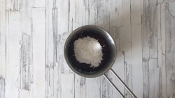 Запеченное суфле из жимолости - шаг 3