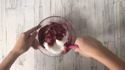 Запеченное суфле из жимолости - шаг 6